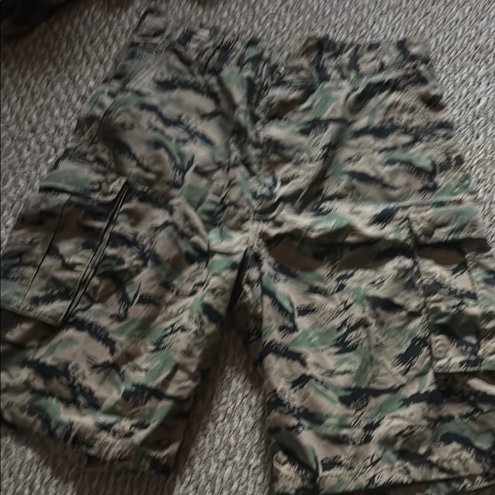 Levi's Green and Tan Cargo Shorts